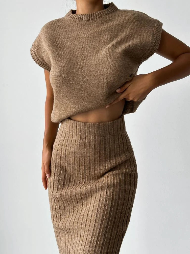 Elegantes ärmelloses Strickset für Damen – Ada
